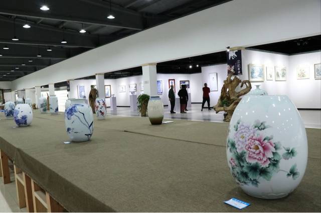 墨韵赣鄱，艺连两地——景德镇陶瓷大学客座教授郑海鸥率我市书画家赴赣开展书画交流